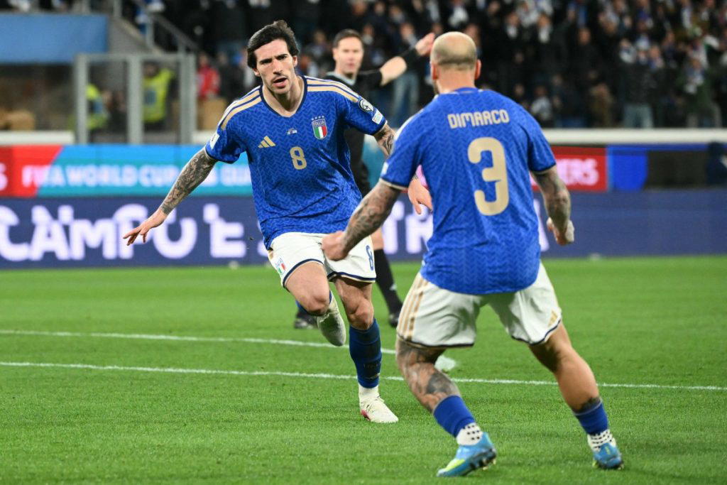 Italy beat Northern Ireland to keep World Cup hopes alive