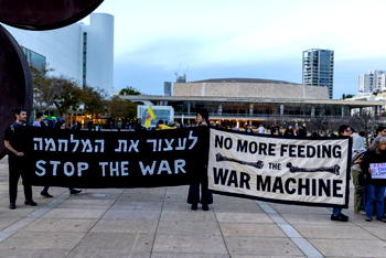 Hundreds of Israelis protest against war, clash with police