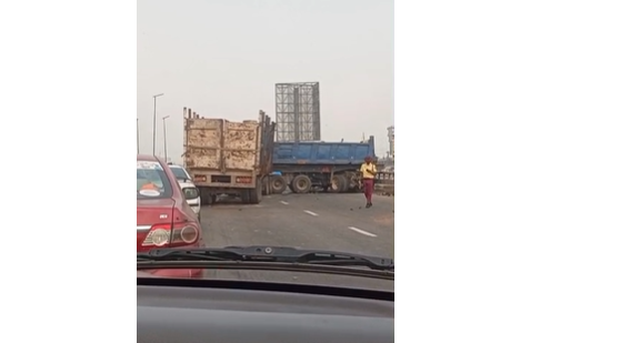 Gridlock as trucks collide on Kara Bridge, Lagos-Ibadan Expressway