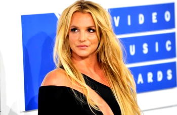 Britney Spears checks into rehab after DUI arrest