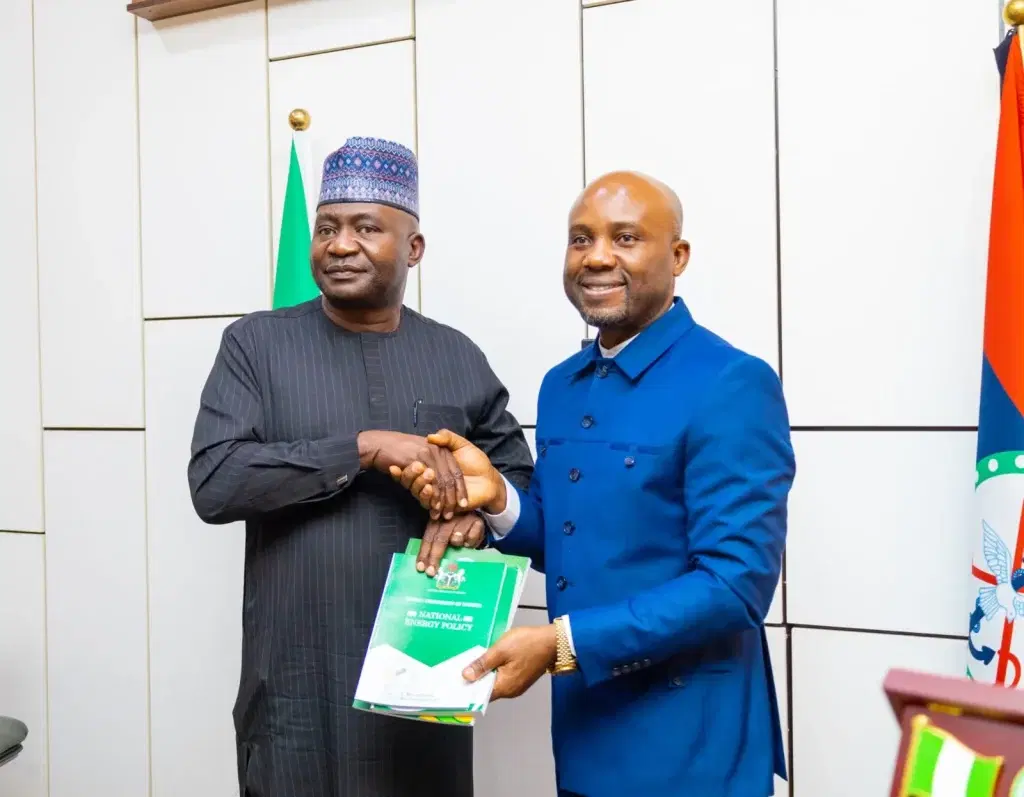 Defence minister seeks stronger collaboration with science, innovation ministry