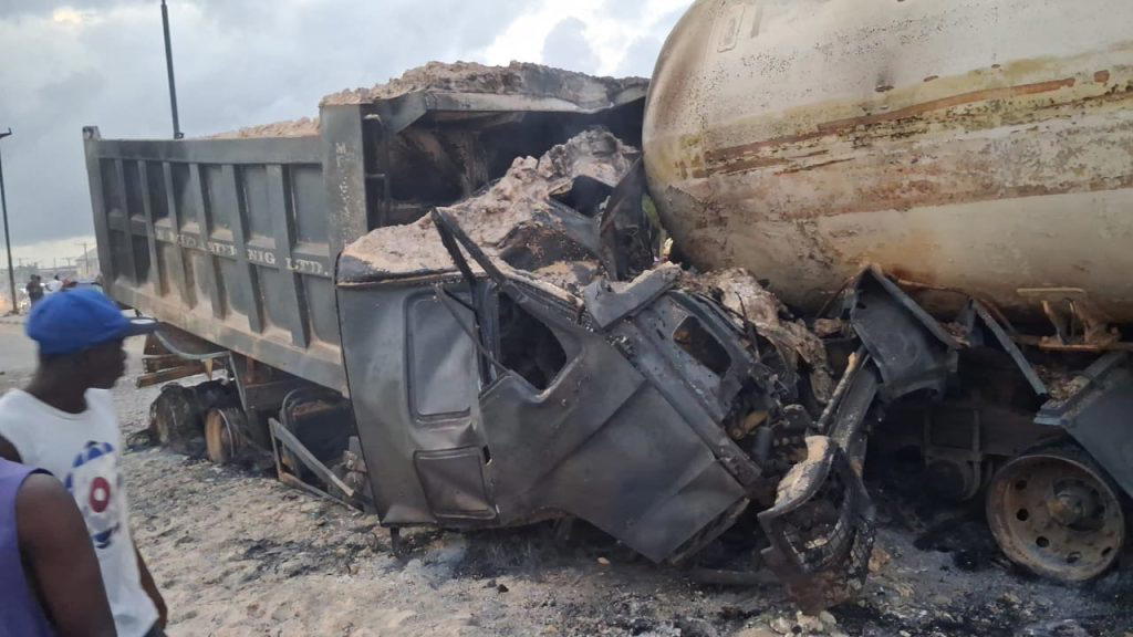 Two burnt to death in Lekki-Epe tanker, tipper collision Two burnt to death in Lekki-Epe tanker, tipper collision