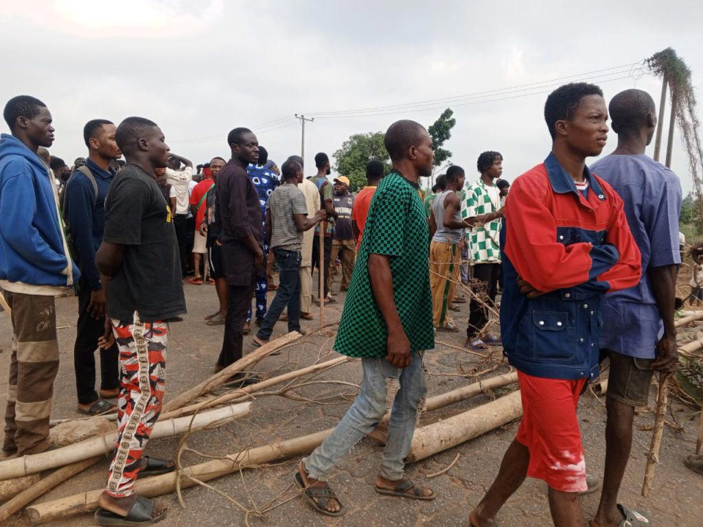 Insecurity: Residents protest, block highway in Ondo