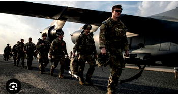 Thousands of US Army paratroopers arrive in Middle East as buildup intensifies