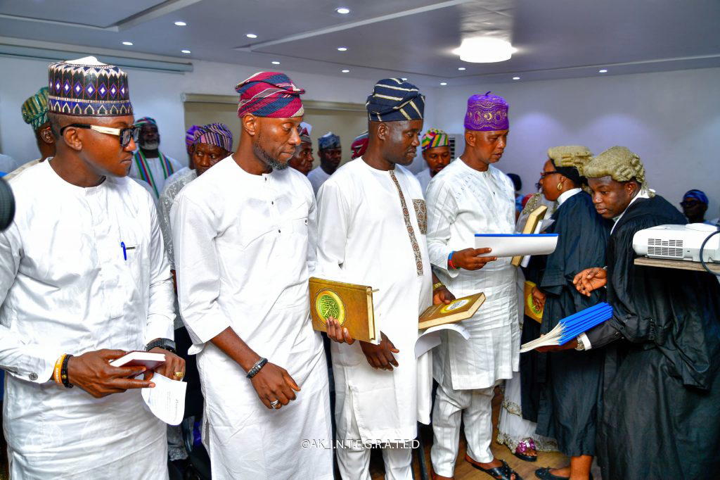 2027: Lagos APC inaugurates newly elected council excos