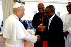 Former ESUT Governing Council Chairman Ohaa meets Pope Francis at Vatican