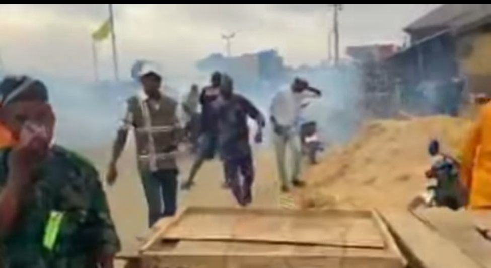 Scores injured as violence erupts during shopping complex flag-off in Adeleke’s hometown