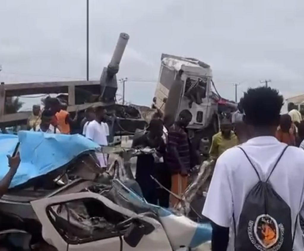 Four killed, four injured as truck crashes into commercial bus on Lekki–Epe expressway