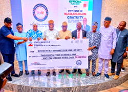 Aiyedatiwa disburses N2.4B gratuities to 2018,2019 retirees in Ondo