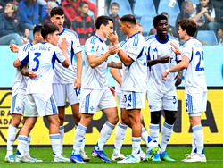 Como beat Genoa to keep up Champions League bid