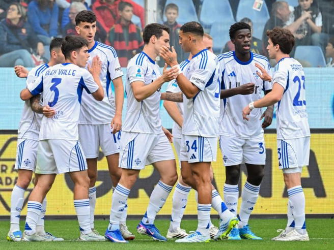 Como stay in Champions League hunt with win over Genoa