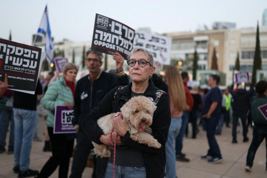 ‘Don’t bomb’ – Israelis call for ending Iran war