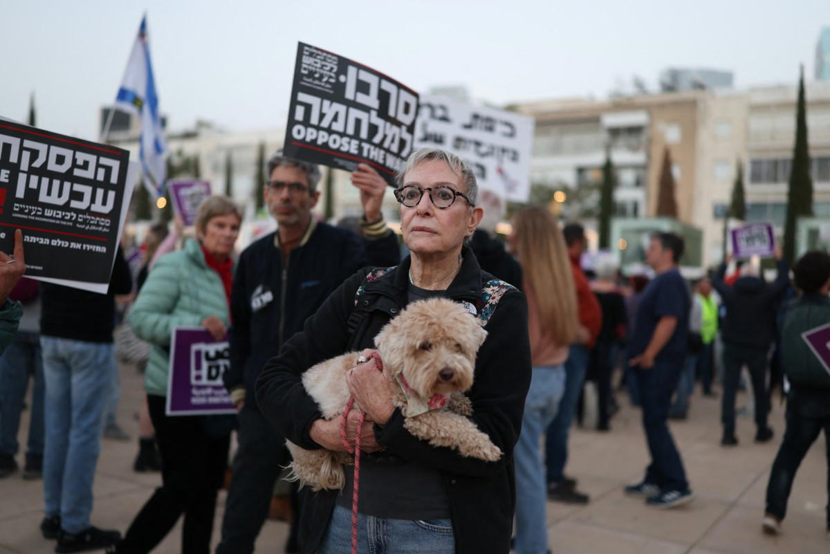 ‘Don’t bomb’ – Israelis call for ending Iran war