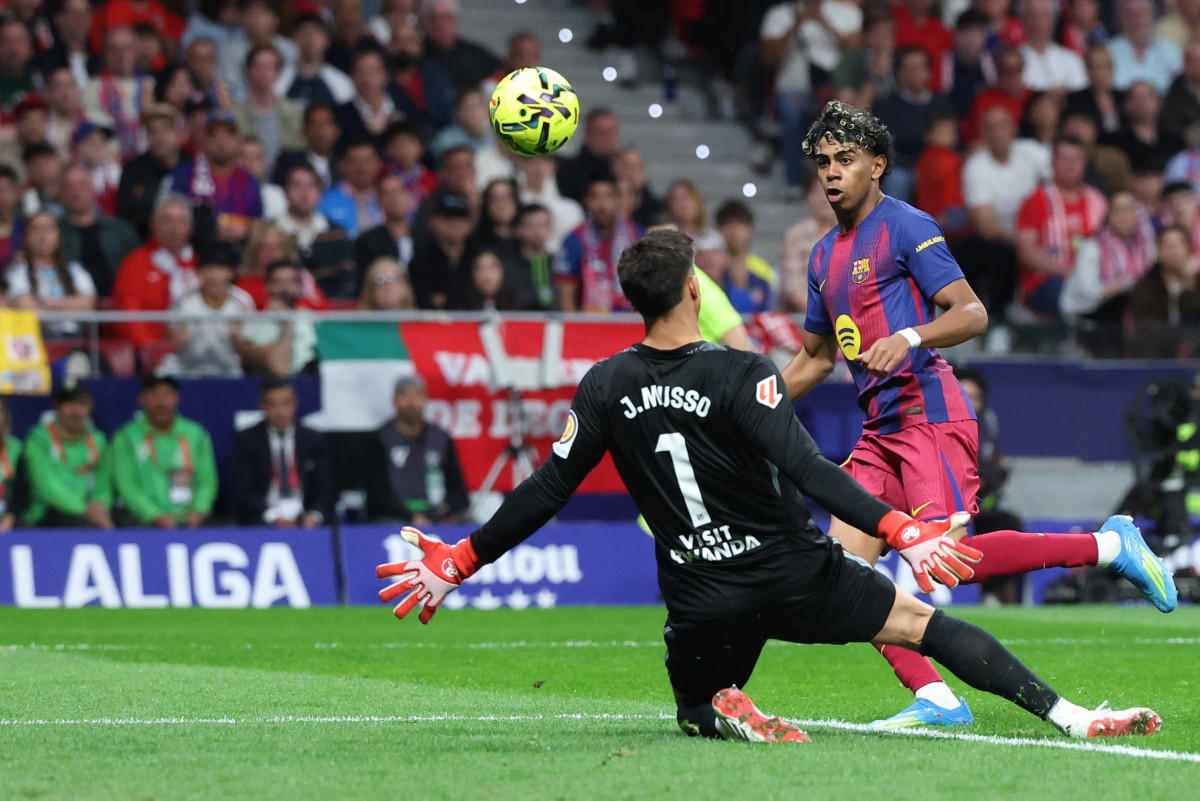 Barca edge Atletico 2-1, go seven points clear in La Liga