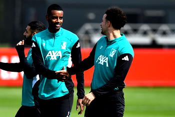 Isak named in Liverpool squad for PSG clash after long injury absence