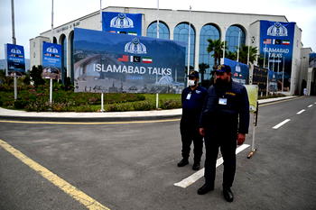 Iran delegation meets Pakistan PM ahead of negotiations with US