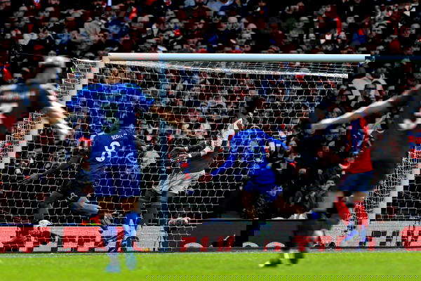 Arsenal stumble in title race with 2–1 loss to Bournemouth