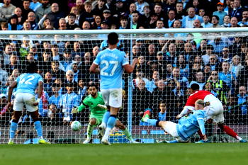 Man City beat Arsenal 2-1 to close gap at Premier League summit