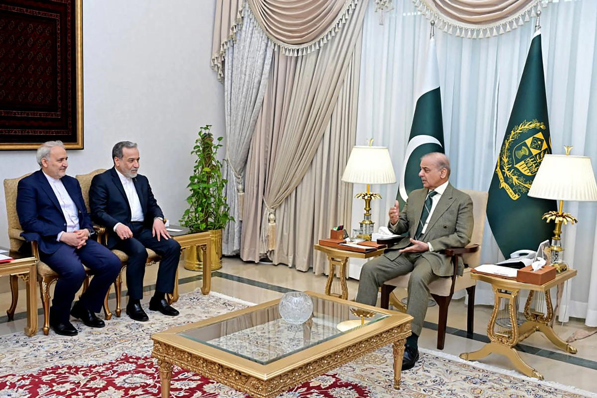 Iran minister returns to Pakistan despite US talks cancellation