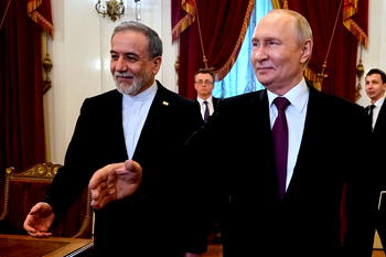 Putin tells Iran FM Moscow will do ‘everything’ to help secure Mideast peace