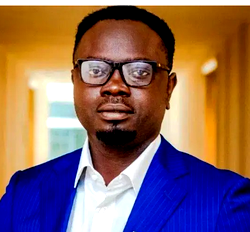 Ondo youths praise minister Olawande’s streetlight project, leadership model