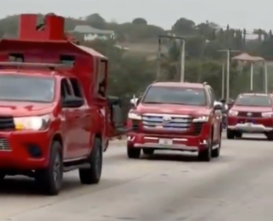 Video: Fire service controller-general returns to home state for ‘royal blessing’ in convoy