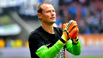 Ex-Arsenal goalkeeper dies after car hit by train