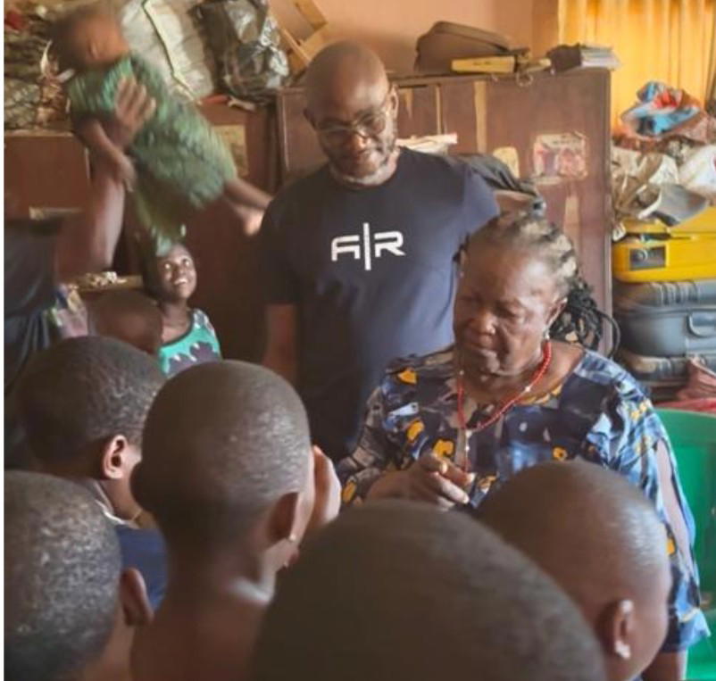 Onjeh consults with Otukpo orphanage home, receives prayers, blessings