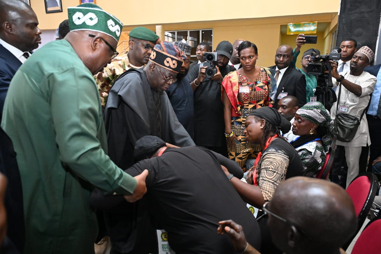 Photos: Tinubu with some victims of Agwan Rukuba massacre