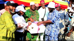 Lagos lawmaker empowers constituents, distributes food Items, others