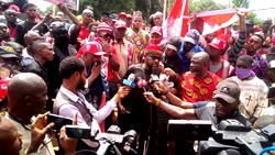 Teargas, live bullets as Ugochinyere’s supporters defy attempt to stop rally