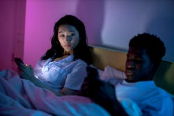What People Are Actually Doing With Their Smartphones Late at Night