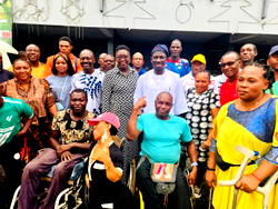 Onos Oborevwori visits paralympic athlete, meets Delta Para-Sports Team in Lagos