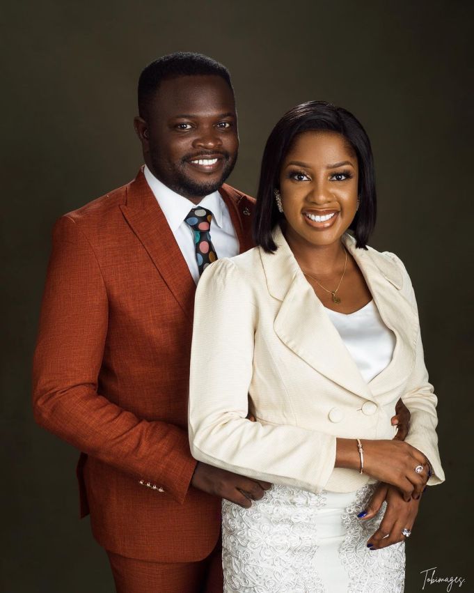 Video: My wife used nylon diapers, paid bills for years — Pastor praises wife’s sacrifice