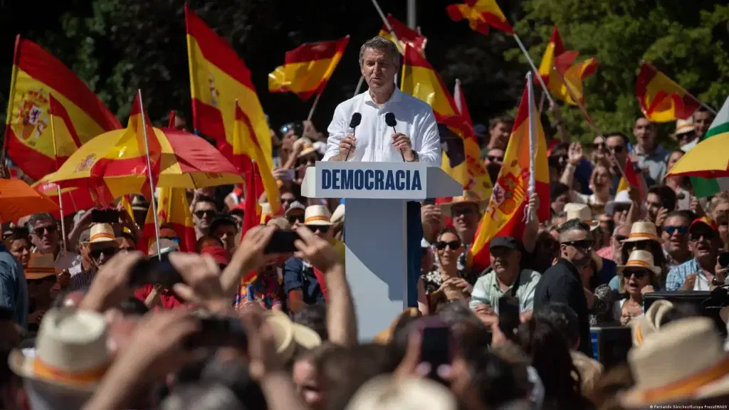 Spain plans to give legal papers to 500,000 migrants