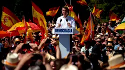 Spain moves to grant legal status to 500,000 migrants