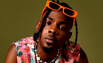 Video: Fans throw bras at Young Jonn at Abuja Easter concert