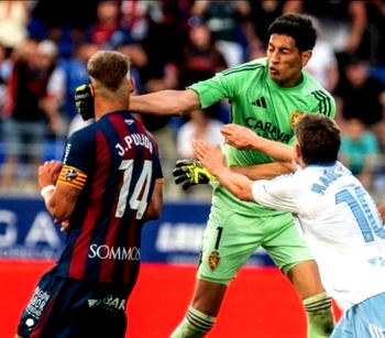 Zaragoza goalkeeper Andrada faces ban after punching opponent in face