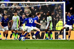 Man City held 3-3 by Everton to hand Arsenal Premier League title advantage