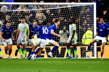 Man City held 3-3 by Everton to hand Arsenal Premier League title advantage