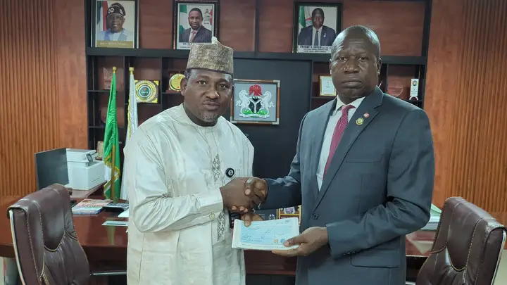 EFCC hands over recovered N837m to Katsina governor