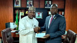 EFCC hands over recovered N837m to Katsina governor