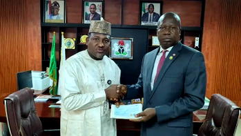 EFCC hands over recovered N837m to Katsina governor
