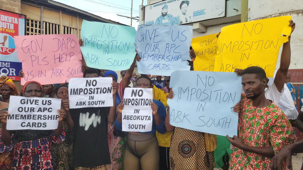 APC members protest alleged candidate imposition, withholding of membership cards in Ogun