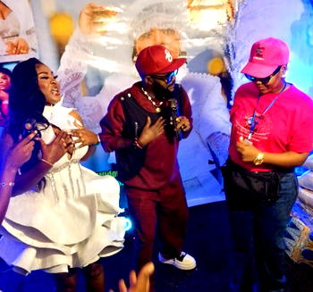 Nollywood actress Oma honours mum, fetes widows with bags of rice, wrappers