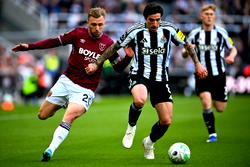 West Ham on brink of Premier League relegation, Man Utd seal third