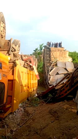 Kwara-Oyo bridge collapse disrupts traffic, injures several commuters
