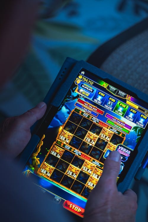 Why Adult Sports Fans Should Try Out Slot Gaming