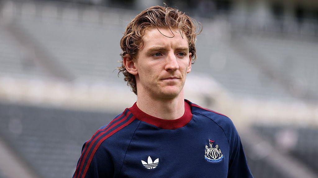 Barcelona reach agreement with Newcastle to sign Anthony Gordon