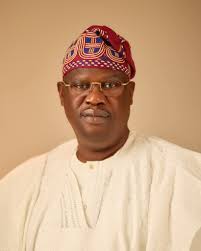 Video: Samuel Ajose steps down for Hamzat in Lagos APC race